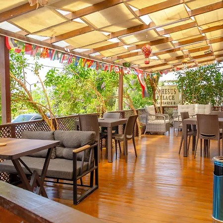 Ephesus Palace 酒店 2*