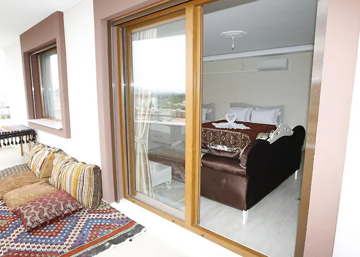 Ephesus Palace Hotell 2*