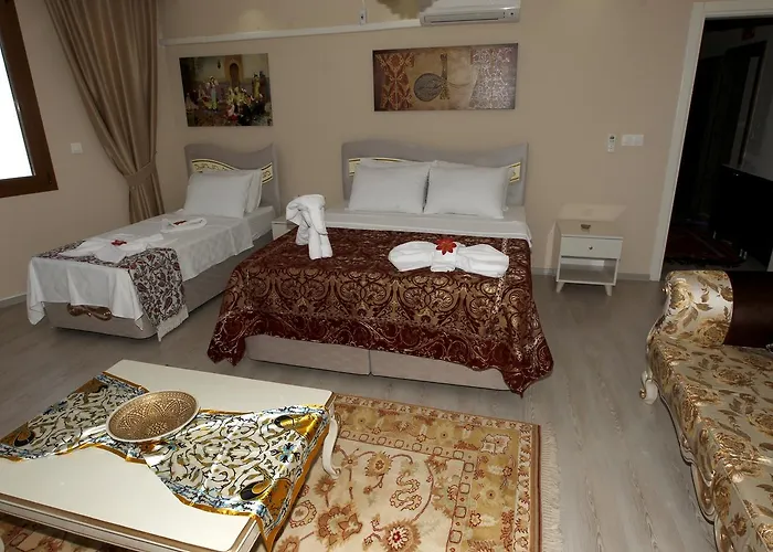 Ephesus Palace Hotell 2*